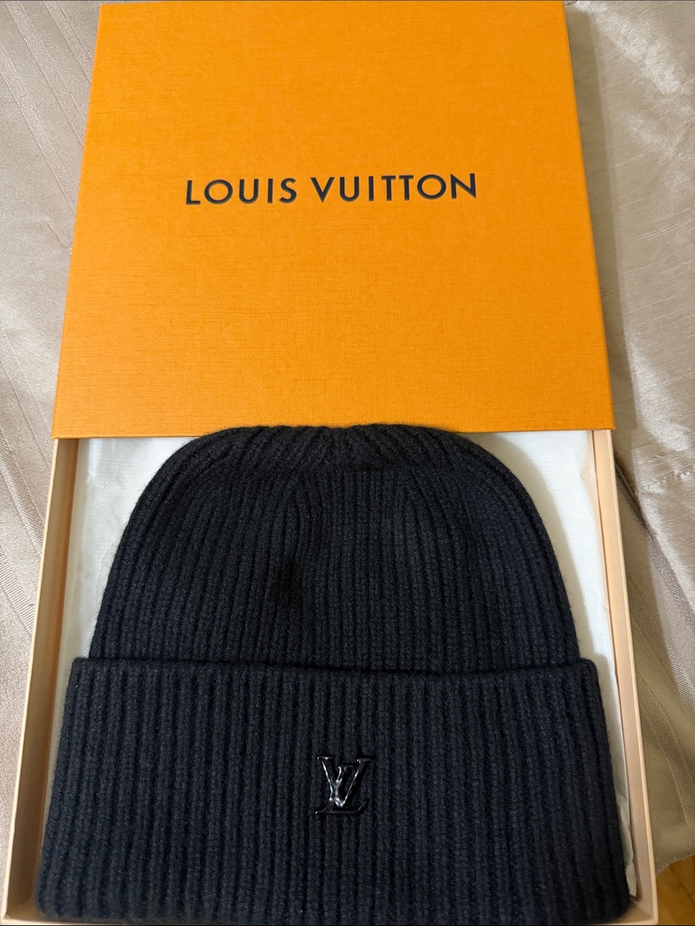 Louis Vuitton Men’s Black Ribbed Wool Beanie ( final sale)